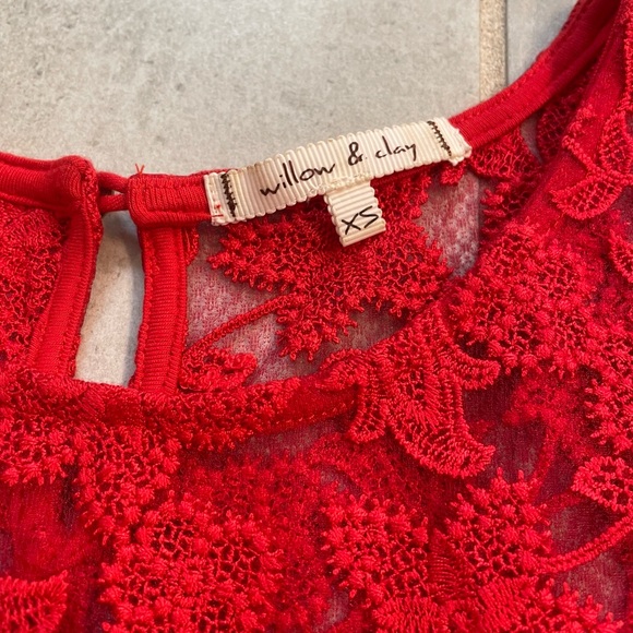 Willow and Clay Women’s Red Lace Intricate Floral S/S Lined Top-Sz XS-Quick - Picture 10 of 15